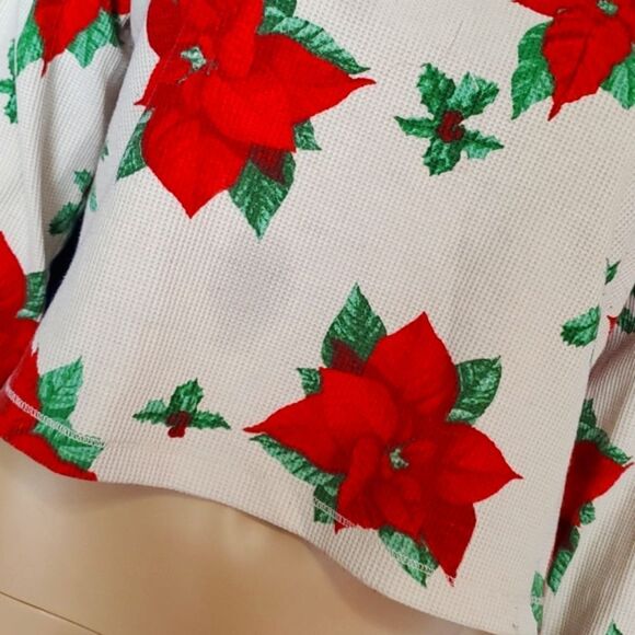 Forever 21 Poinsettia Thermal Crop - Picture 4 of 8